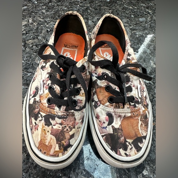 VANS ASPCA Cats Kitty Print Animals RARE Limited Edition Shoes Women’s Size 5.5 - Picture 1 of 14
